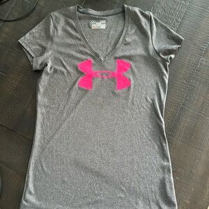 LIKE NEW UNDER ARMOUR HEAT GEAR TEE SHIRT ❤️❤️